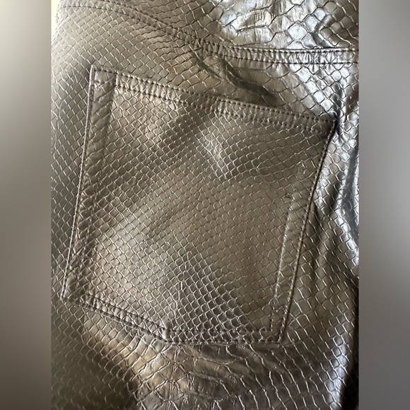 10 Wilfred Aritzia Melina, python high Rise straight pants, faux black leather - Picture 3 of 8